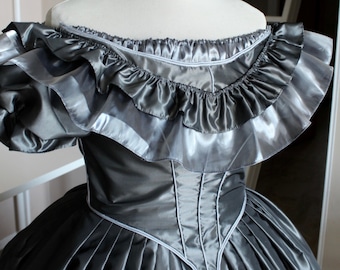 Victorian ball gown in grey taffeta and organza silver. 1860 ball gown. Model "Annalisa"