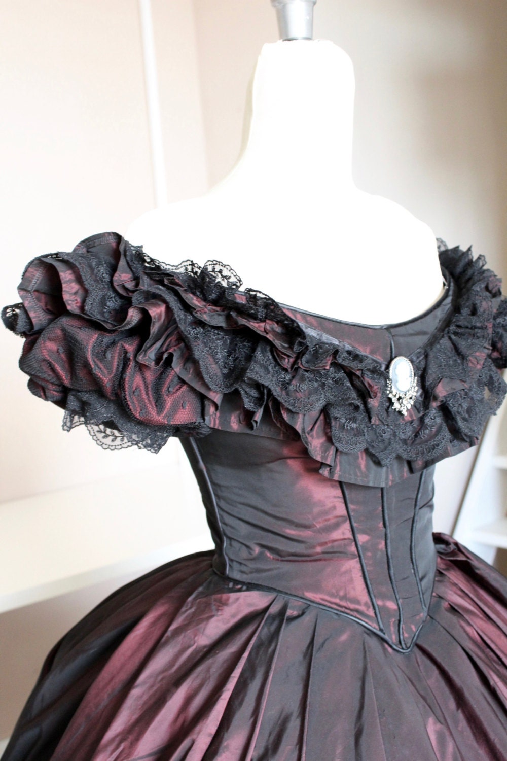 Victorian Taffeta Prom Dress With In3 ...