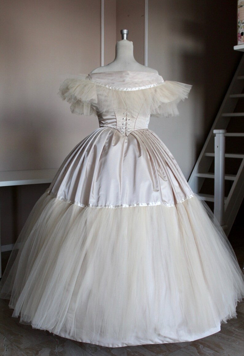 outfit victorian ball