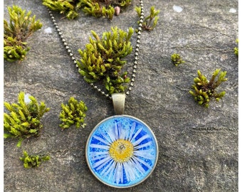 real daisy necklace | round | bronze-colored | color mix light blue/dark blue