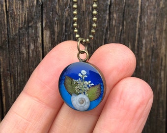 Jewelry set-Necklace with Pendant and Stud Earrings with real little Flowers-KunstharzResin