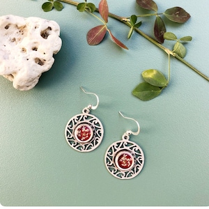 wine red earrings | with real &quot;wild carrot&quot; flowers | round | ornate version