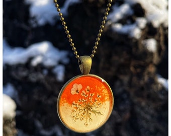 colorful real wild carrot flower necklace | round | color mix orange/ivory | bronze colored