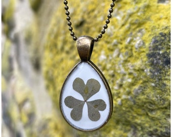 Lucky charm necklace | Pendant teardrop shape | real clover leaf | Bronze-colored jewelry