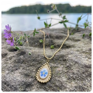 playful necklace | real forget-me-not flower | gold-colored | white
