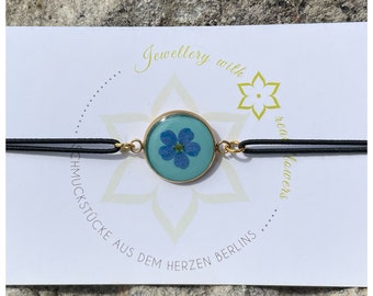 bracelet élastique | véritable fleur de myosotis | bleu clair | couleur or | Idée cadeau qui vient du coeur