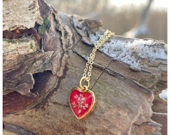 Fiery red heart necklace | real wild carrot flowers | gold-colored | gift idea from the heart