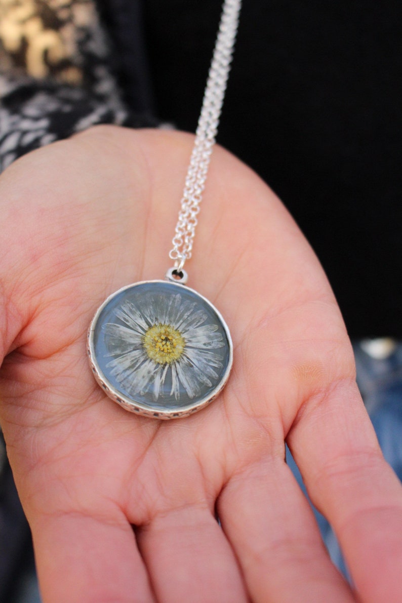 Antique look around Thousand-beautiful grey daisy necklace silver-coloured