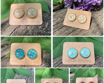 gold-colored stud earrings | real wild carrot flowers | each approx. 12 mm | Gr. M | different colors