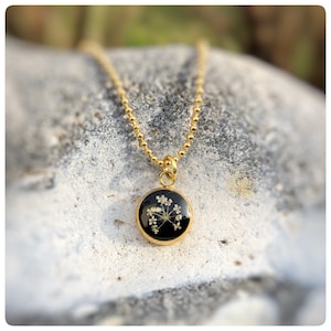 mini necklace pendant | real wild carrot flowers | black | gold-colored | gift idea from the heart