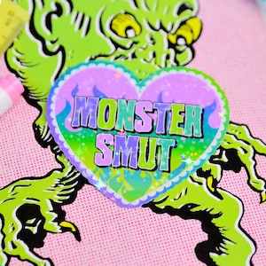 Sticker holographique Monster Smut Heart, roman fantastique livresques
