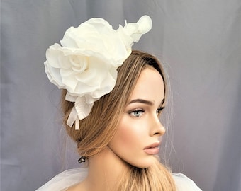 Ivory Flower Fascinator, Percher Hut, Seide Rose Vine, Hochzeits Kopfschmuck, optional mit Schleier