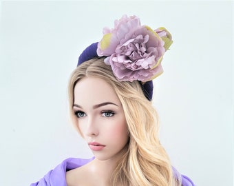 Lila Blumen Haarschmuck, Kopfschmuck Fascinator, auf einem Chiffon umwickelter Haarreif mit mauve farbenen Blüten