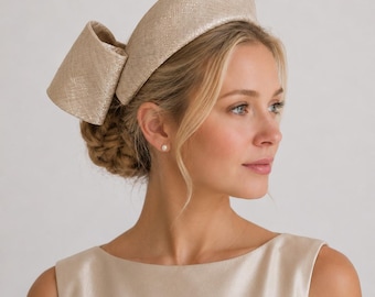 Diadema estriada con brillo beige y plateado, lazo trasero, tocado para bodas y carreras de caballos, sombrero