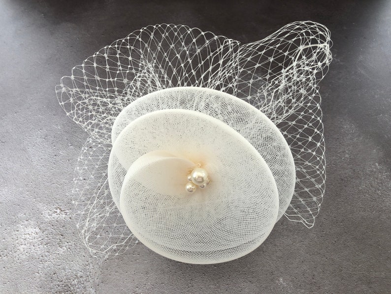 Bibi mariée fleur ivoire percher voile crin et perles