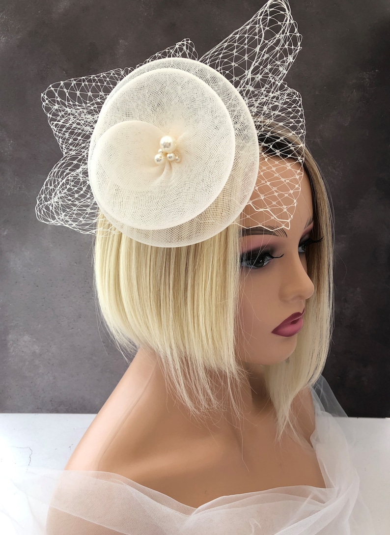Bibi mariée fleur ivoire percher voile crin et perles