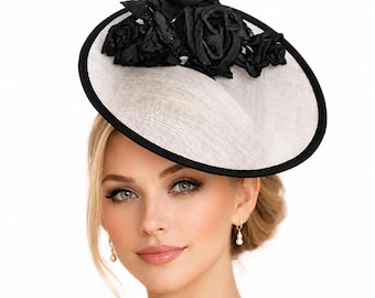 Diadema color marfil y negro, sombrero de disco de sinamay, tocado para bodas y carreras de caballos.