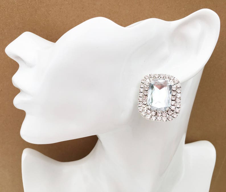 Beautiful sparkly large Crystal rhinestone diamante stud drop earrings in Silver Tone