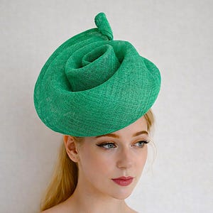 Emerald Green Sinamay Freeform Swirl Pillbox Fascinator Hat Silk Flower Straw Percher Races