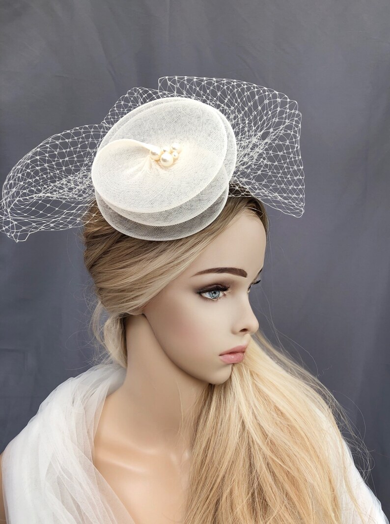 Bibi mariée fleur ivoire percher voile crin et perles