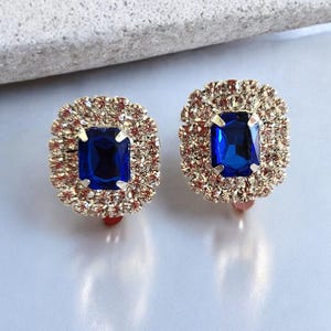 Clip-On Small Sparkly Blue Crystal Rhinestone Diamante Earrings – Silver Tone, 2cm Drop Cluster Design