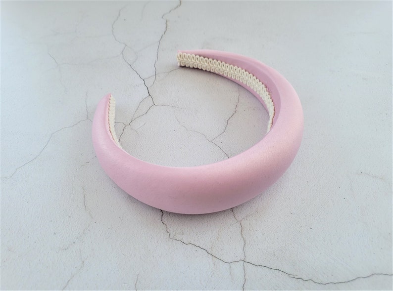 Candy Pink Duchesse Satijn diep gewatteerde koepelvormige hoofdband Alice band haarband 4 cm Matador Spaanse stijl halo afgeronde vulling afbeelding 9