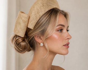 Beige hoofdband Fascinator, halo strik op achterkant, 10 cm breed, zendspoel Races bruiloft