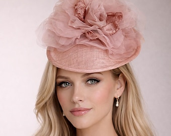 Diadema con sombrero percher de flores rosa ruborizado, tocado de sinamay con lazo, sombrero para bodas y carreras, tocado para ocasiones especiales para damas.