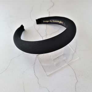 Zwart satijnen gewatteerde hoofdband haarband van 2,5 cm breed met afgeronde vulling