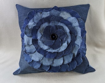 Federa da tiro patchwork in denim da 16 "x 16" realizzata con jeans riciclati