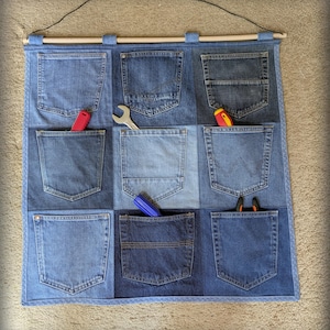 Väggorganisatör i återvunnen denim, hängande förvaring med 9 fickor