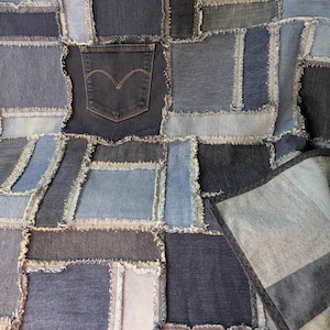 Denim patchwork lap quilt gemaakt van geüpcycled jeans, denim picknick of utility deken of quilt
