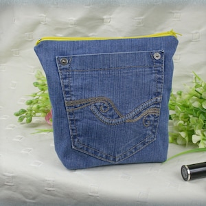 Bolsa de cremallera de mezclilla // Bolsa de maquillaje // Bolsa Boho hecha de jeans reciclados, Bolsas cosméticas / / Estuche para lápices //