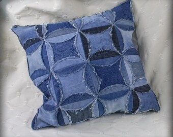 Federa patchwork in denim realizzata con jeans riciclati