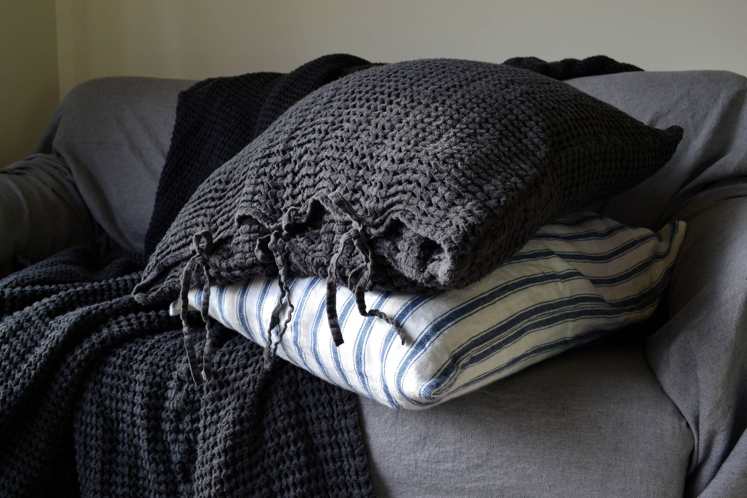 Waffle Peppercorn Dark Gray Linen Pillow Case, Linge Naturel Super Lourd. Taille de L'euro