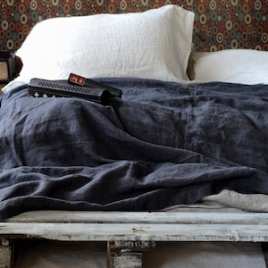 Linen Bed Cover in Peppercorn (Dark Grey). 280gsm Heavyweight Throw Blanket/ Coverlet in King and Queen Sizes.