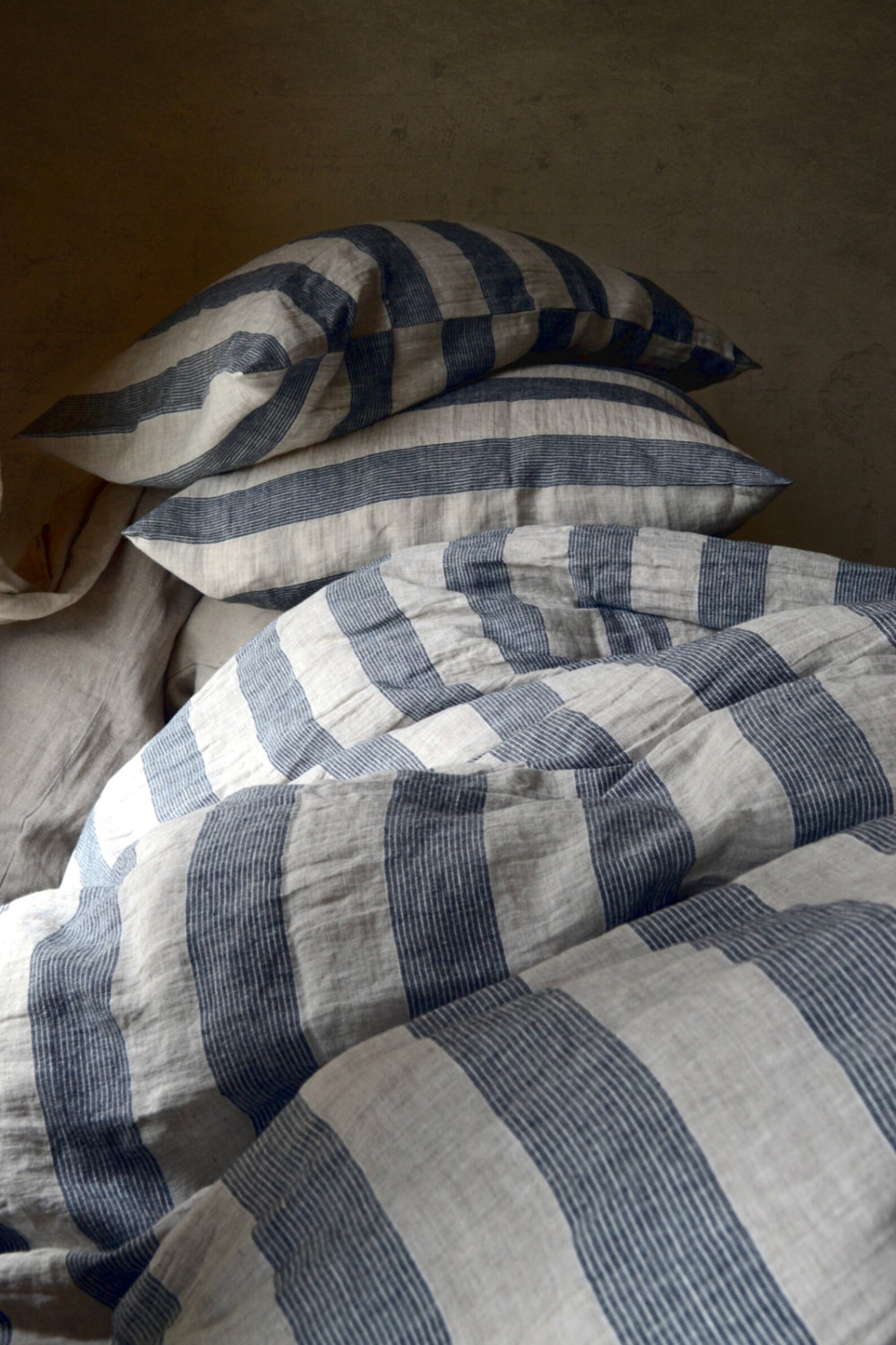 Country Cottage. Natural and Black Striped Stonewashed Linen Duvet