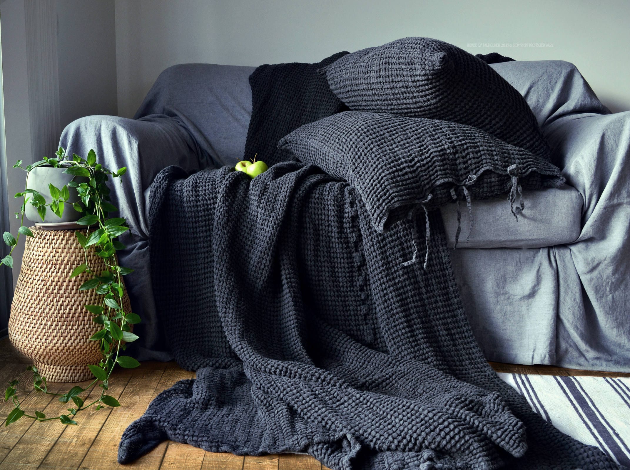 Super Heavy Peppercorn Dark Grey Waffle Textured Natural Linen Blanket/ Couverture de Lit/ Calmante