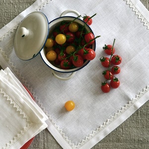 Linen Napkins Set of 7 in White with Linen Lace. Rustic Inspired Tablewares. image 3