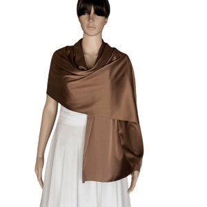 Châle en soie marron truffe. Foulard en soie douce. Écharpe longue marron truffe.