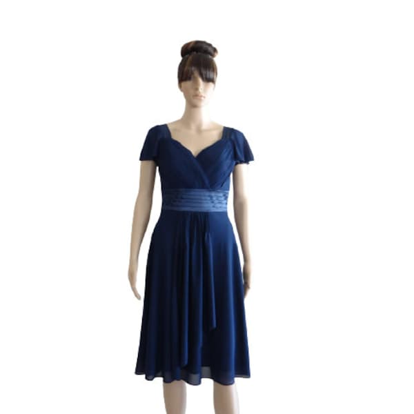 Robe avec manches. Robe de demoiselle d’honneur bleu marine