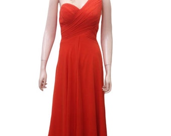 Vestido de un hombro. Vestido de fiesta rojo naranja