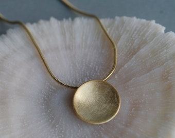 Matt gold disc necklace, gold-plated circle necklace, gift for her, minimal gold jewelry, disc necklace, Ø 13 mm