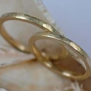 Wedding rings hammerd textured, 1.8mm Engagement ring set, Gold Wedding Rings, Unisex gold ring set, Personalised Rings Bride Groom