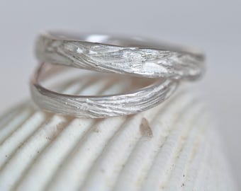 Zestaw obrączek ślubnych z trawy, obrączki ślubne z roślinami, obrączki ślubne z fakturą trawy, srebrny pierścionek z naturalną fakturą, obrączki z źdźbłami trawy, pierścionki organiczne