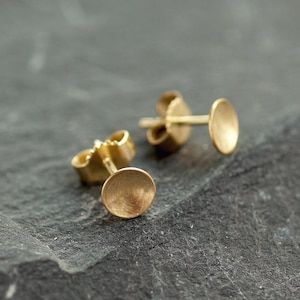 14 ct Gold circle earrings, Gold studs minimalist, 14K circle studs, bridal gift earrings, tiny gold studs 14K, domed circle earrings gold