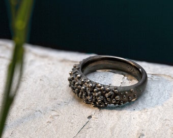 Dark ring, Textured ring gray, Dots ring anthracit, Ocean jewelry, Organic bead ring, beads ring black, organic Ring grains, sea ring dark