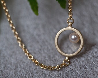Pearl bracelet, gold bracelet pearl, minimal pearls, bracelet with pearl, modern pearl braceket, present for new mom