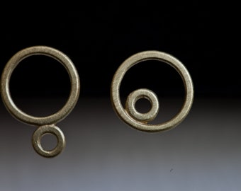 Gold geometric earrings, gold-plated ear studs mismatched, gold circle earrings, mismatch circle ear studs, asymmetrical earrings gold