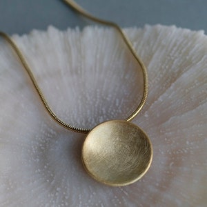 Matt gold disc necklace, gold-plated circle necklace, gift for her, minimal gold jewelry, disc necklace, Ø 13 mm